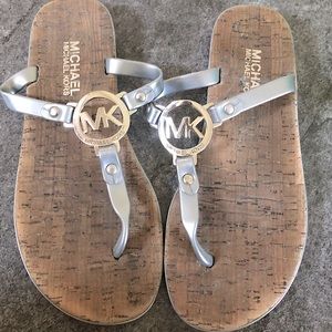 Michael KORS flip flops